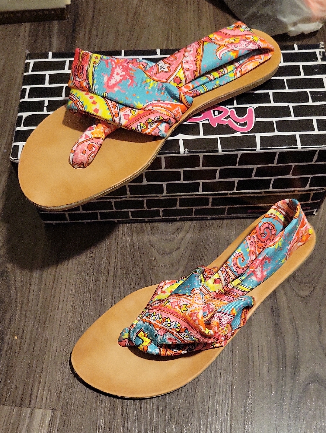 Dirty Laundry Multicolor Paisley Toe-Loop Sandals